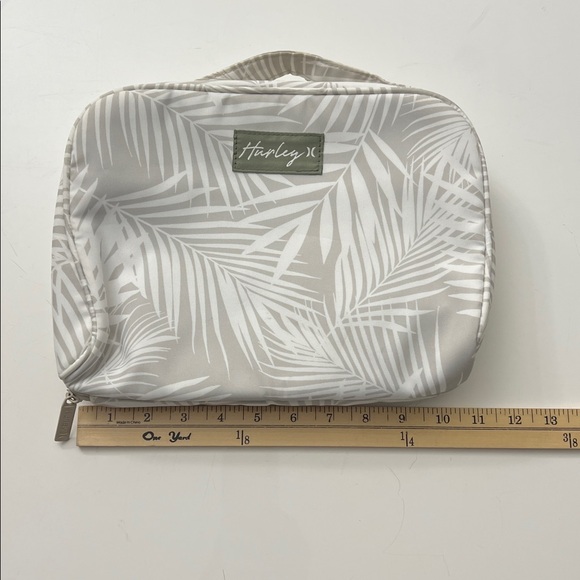 Hurley Gray Palm Leaf Personal Carry Bag - Picture 6 of 7